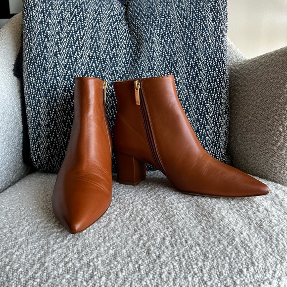 Beautiful L’AGENCE Jeannie II Pointed Toe Bootie~ size 38.5/8.5 - Picture 1 of 9